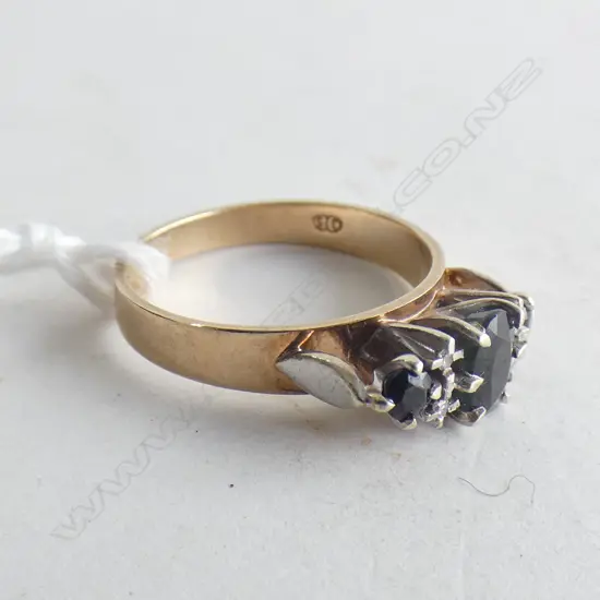 9ct sapphire and diamond ring 