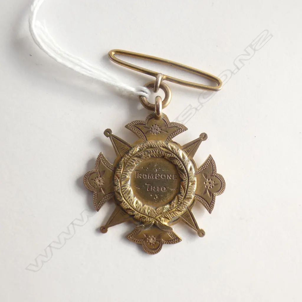 NZ 1903 9CT 'TROMBONE TRIO' TIMARU G.H.BOYD FOB MEDAL 10gms Image 1++