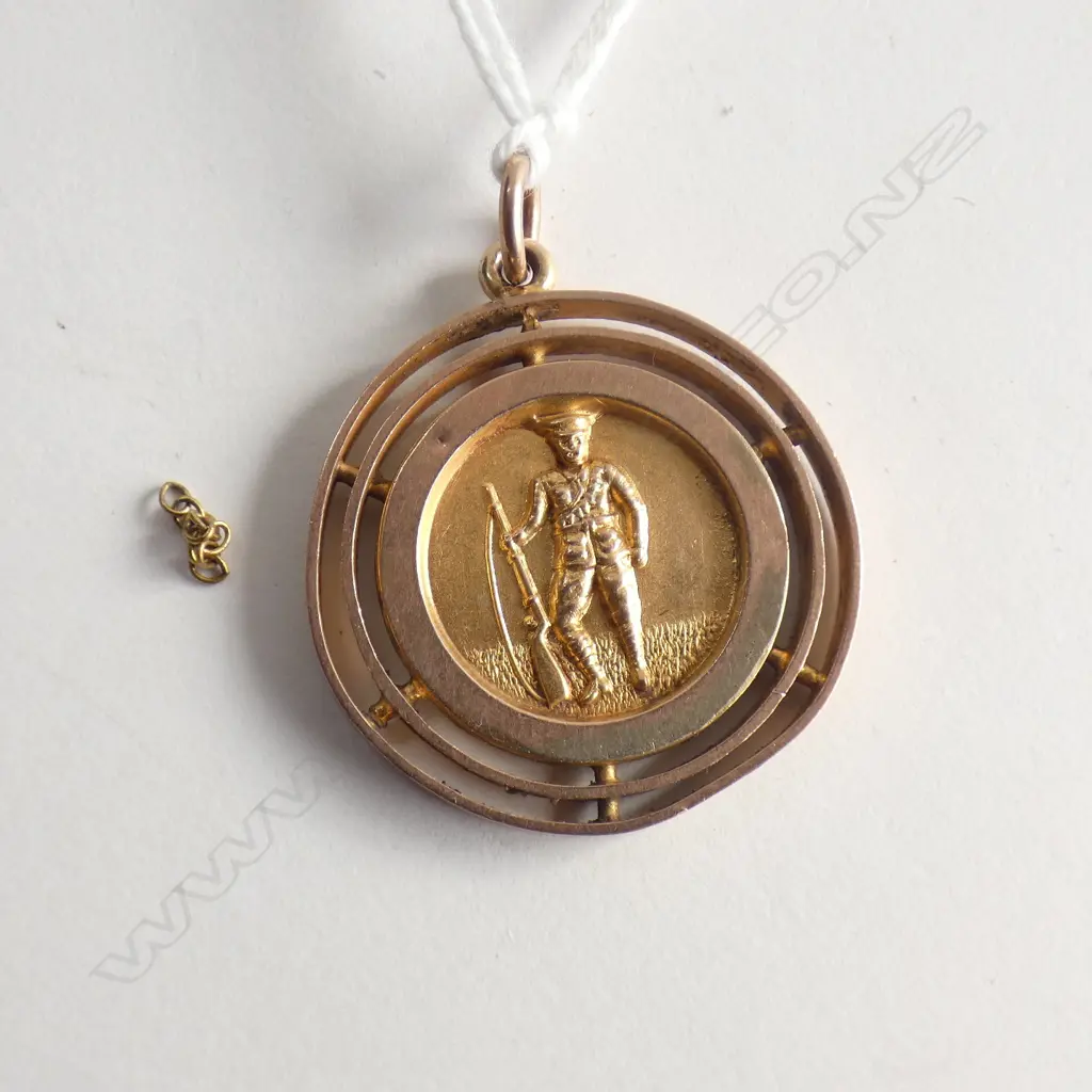 9CT ROSE GOLD WWI SOLDIER FOB/PENDANT 7.6gms Image 1++