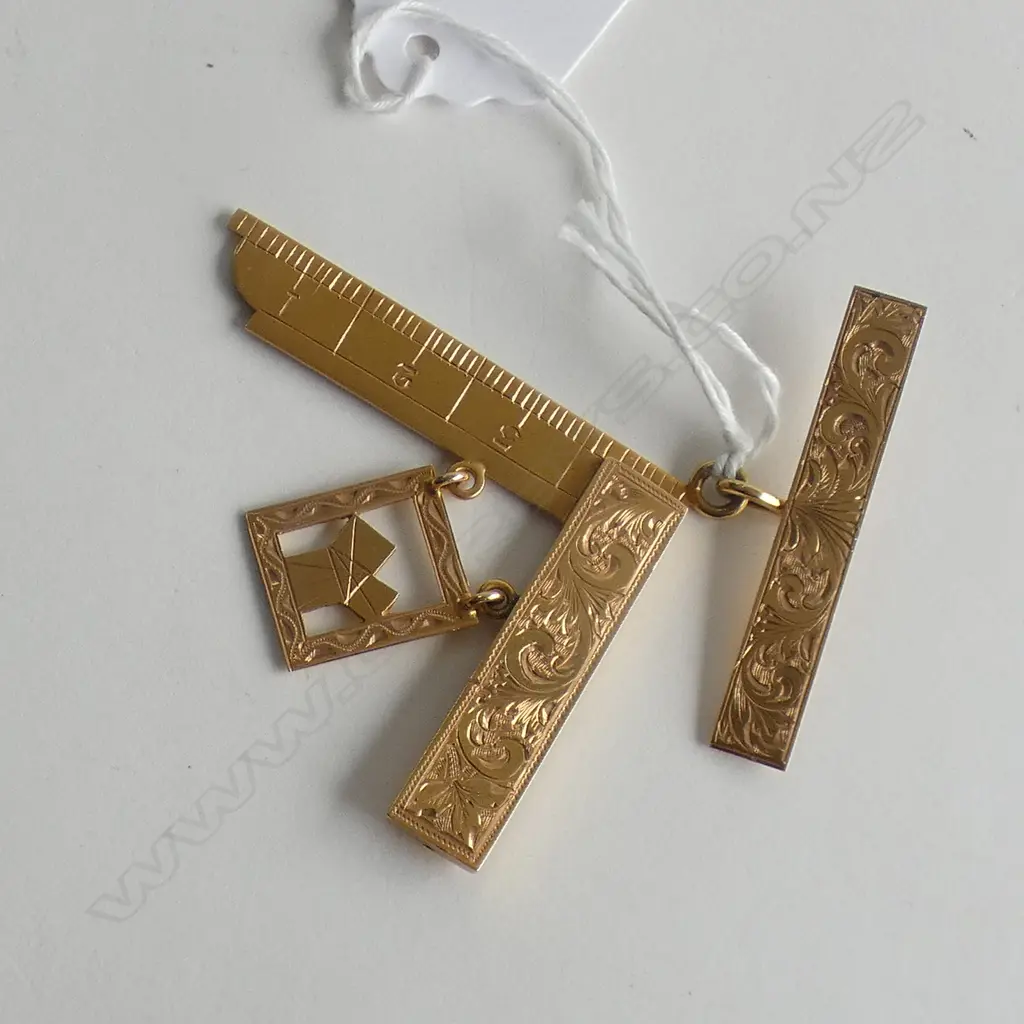 LGE 15CT GOLD MASONIC JEWEL SUSPENDED BROOCH 14gms Image 1++