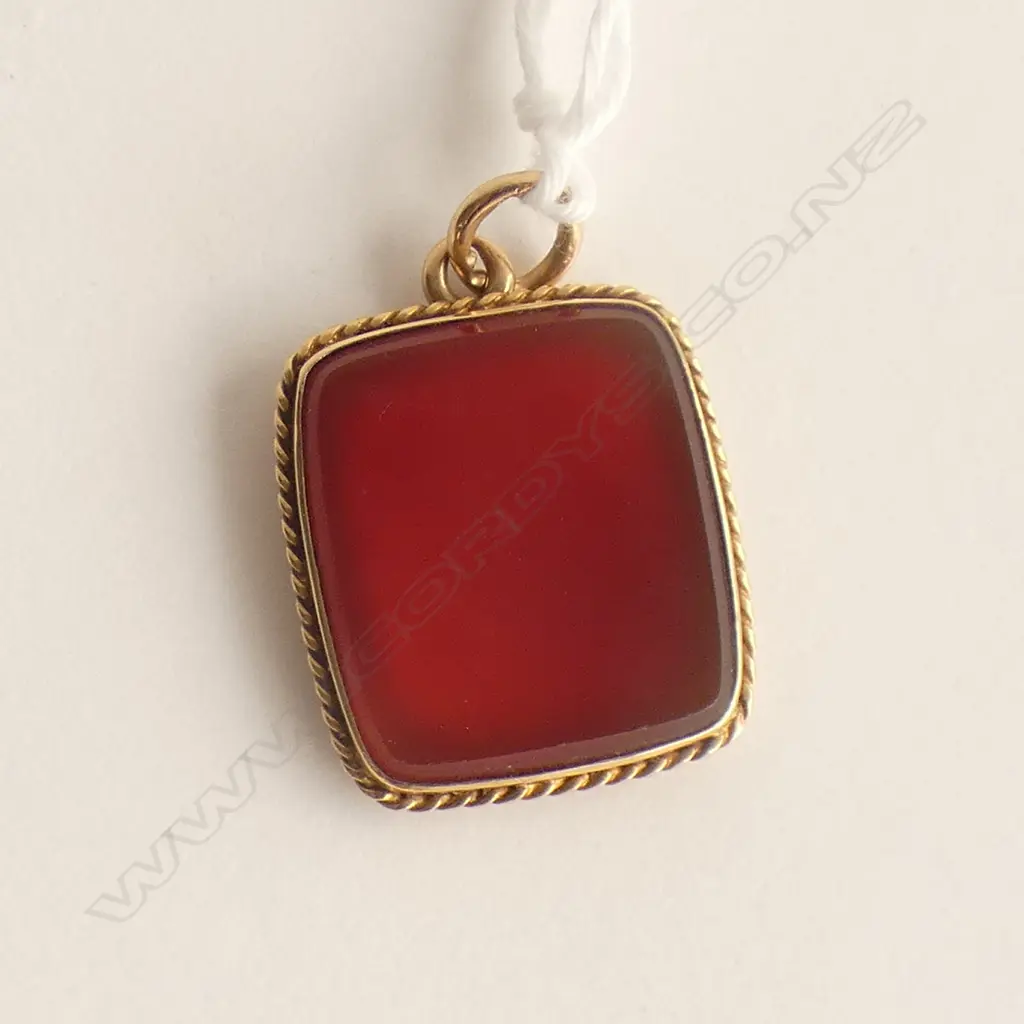 (20273) 15CT GOLD FRAMED CARNELIAN PANELLED PENDANT ROPE TWIST Image 1++