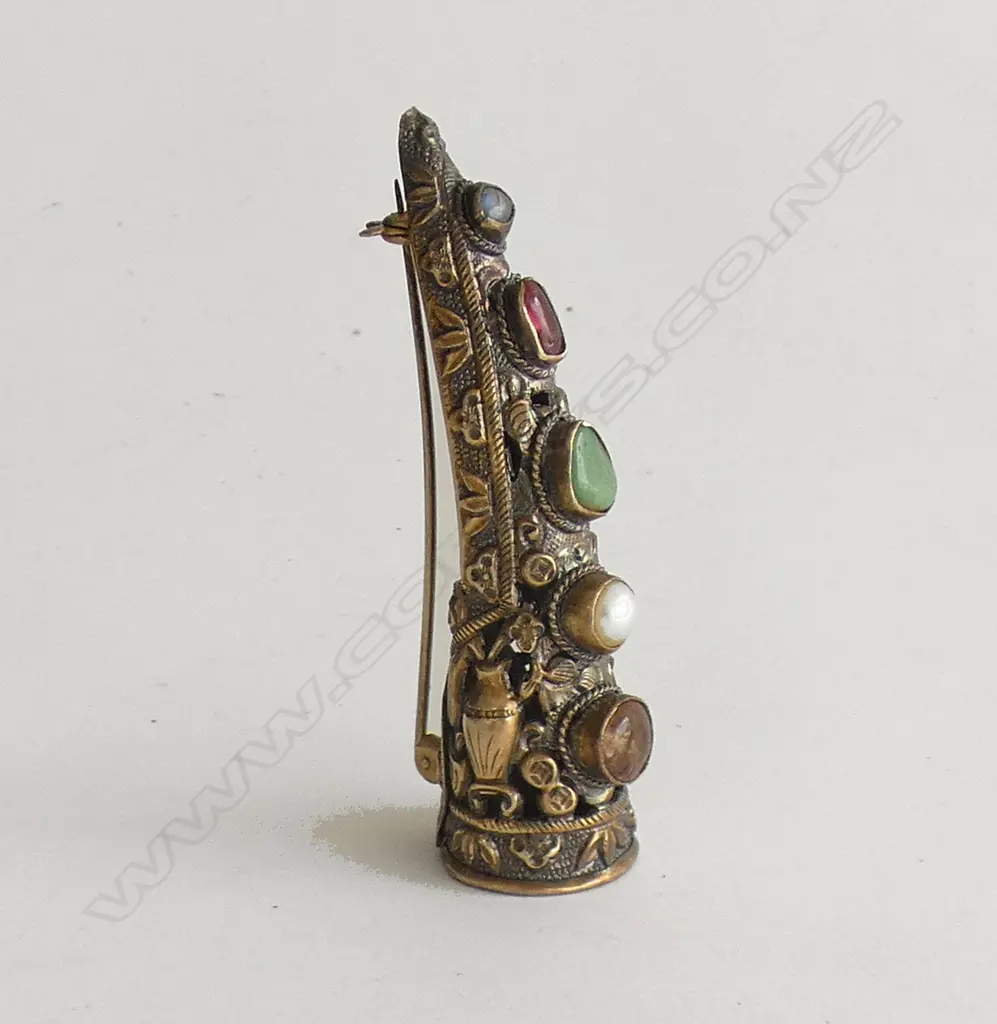 JEWELLED SILVER GILT FINGER EXTENSION/BROOCH Image 1++