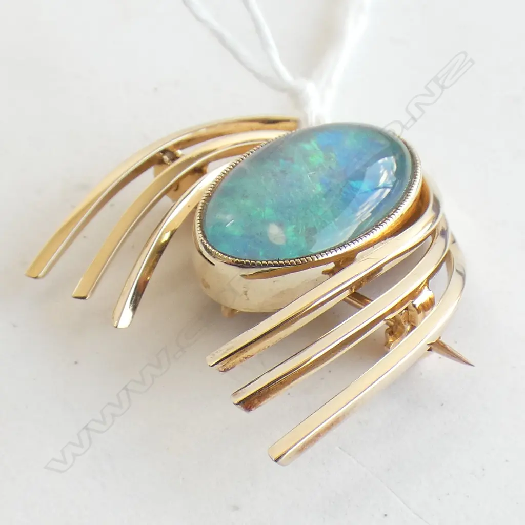 9ct gold Opal doublet brooch Image 1++