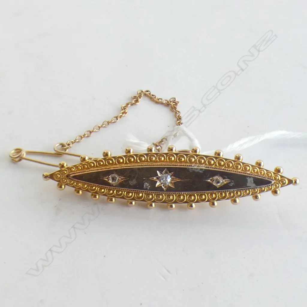 Victorian 0.20ct diamond set brooch, 4.1gm Image 1++