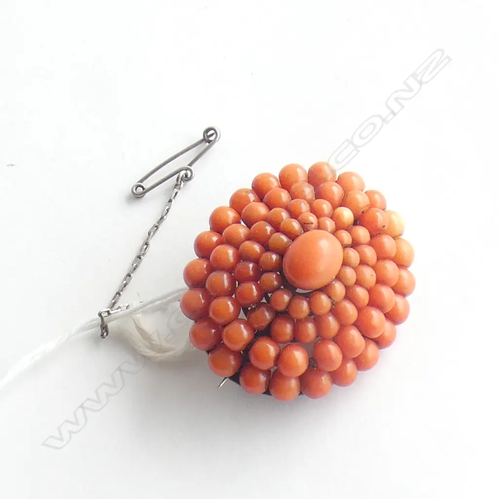 VINTAGE CORAL BEAD BROOCH Image 1++