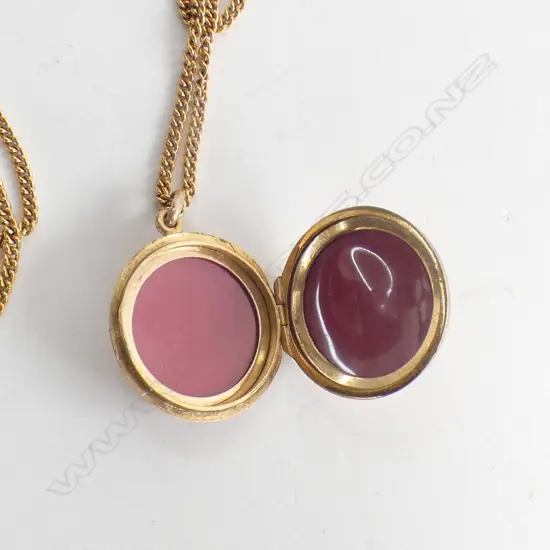 9CT GOLD LOCKET PENDANT + GP CHAIN
