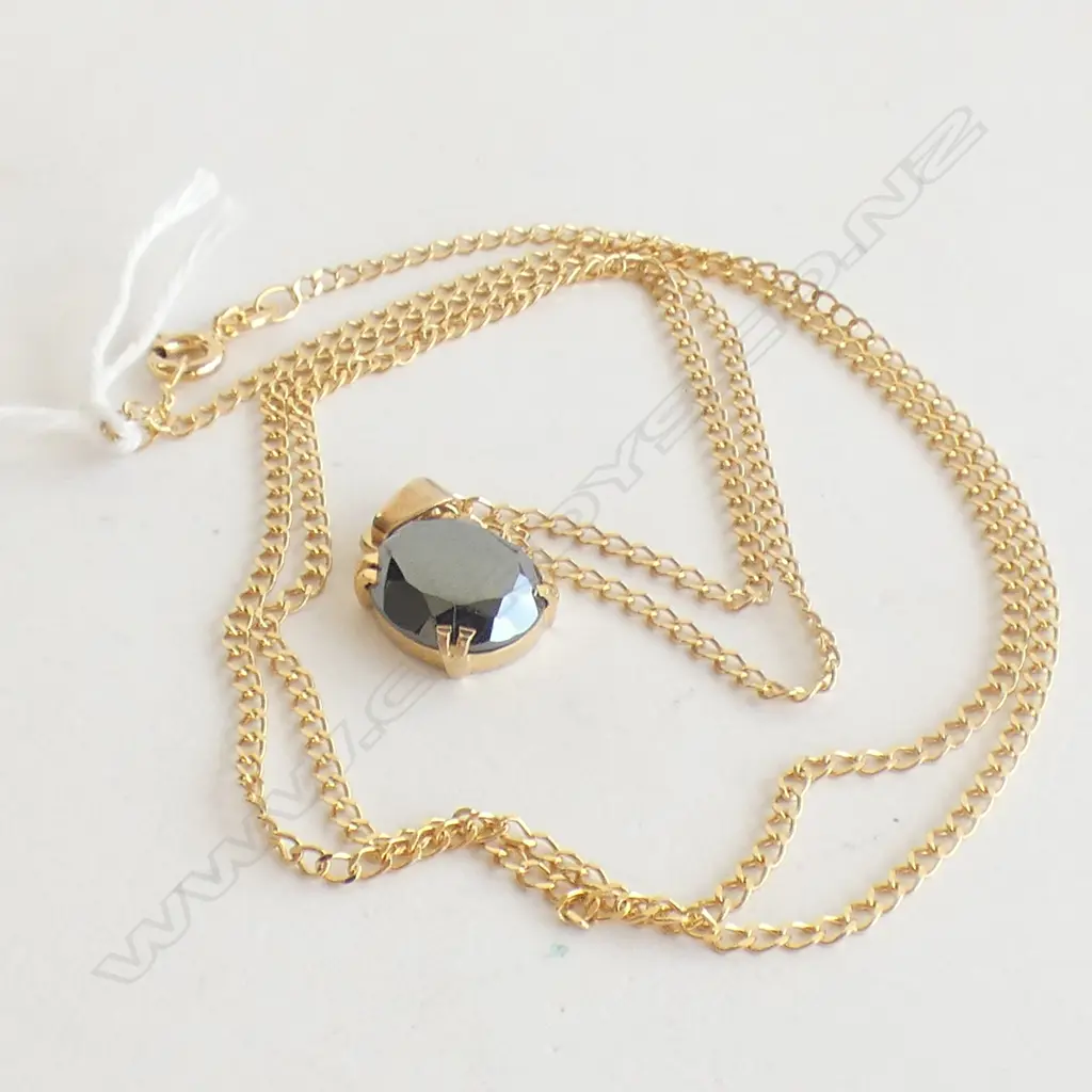10ct gold hematite set pendant, with 14ct chain Image 1++