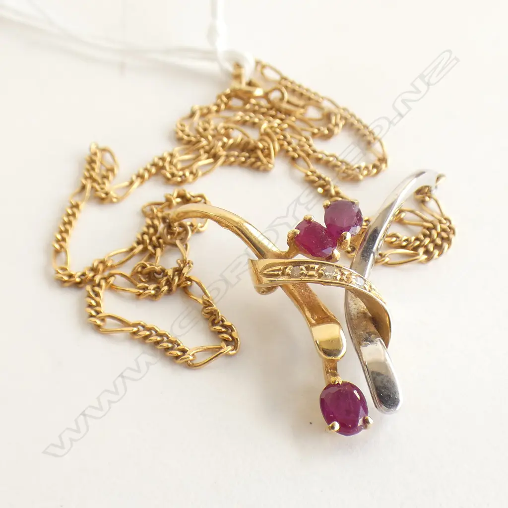18CT PENDANT NECKLACE RUBIES & DIAMONDS 7.77gms Image 1++