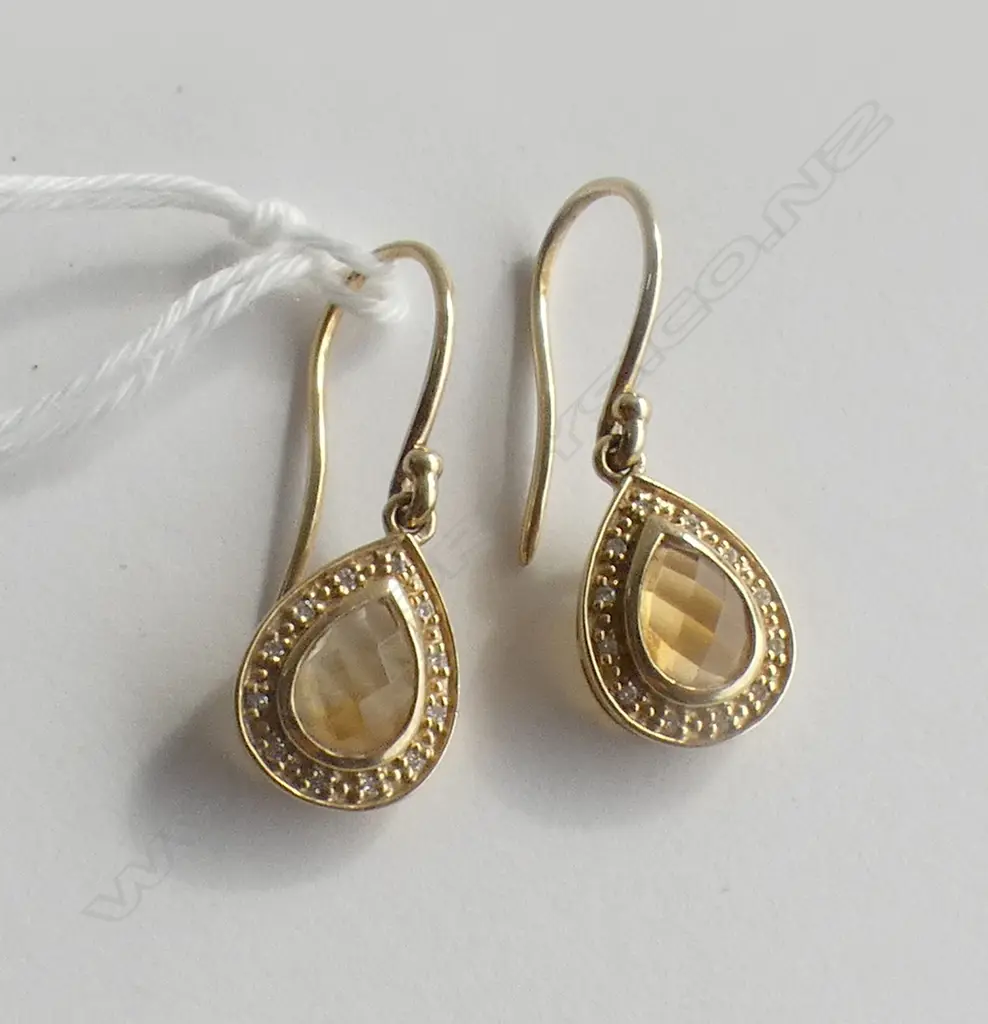 PR 9CT GOLD CITRINE & DIAMOND CLUSTER EARRINGS Image 1++