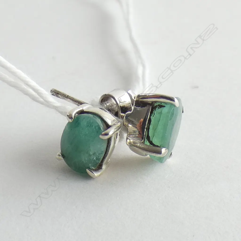 PR EMERALD & 925 SILVER STUD EARRINGS Image 1++