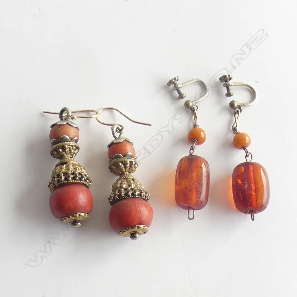 PAIR AMBER EARRINGS & PAIR VINTAGE EARRINGS WITH GOLD HOOKS Image 1++