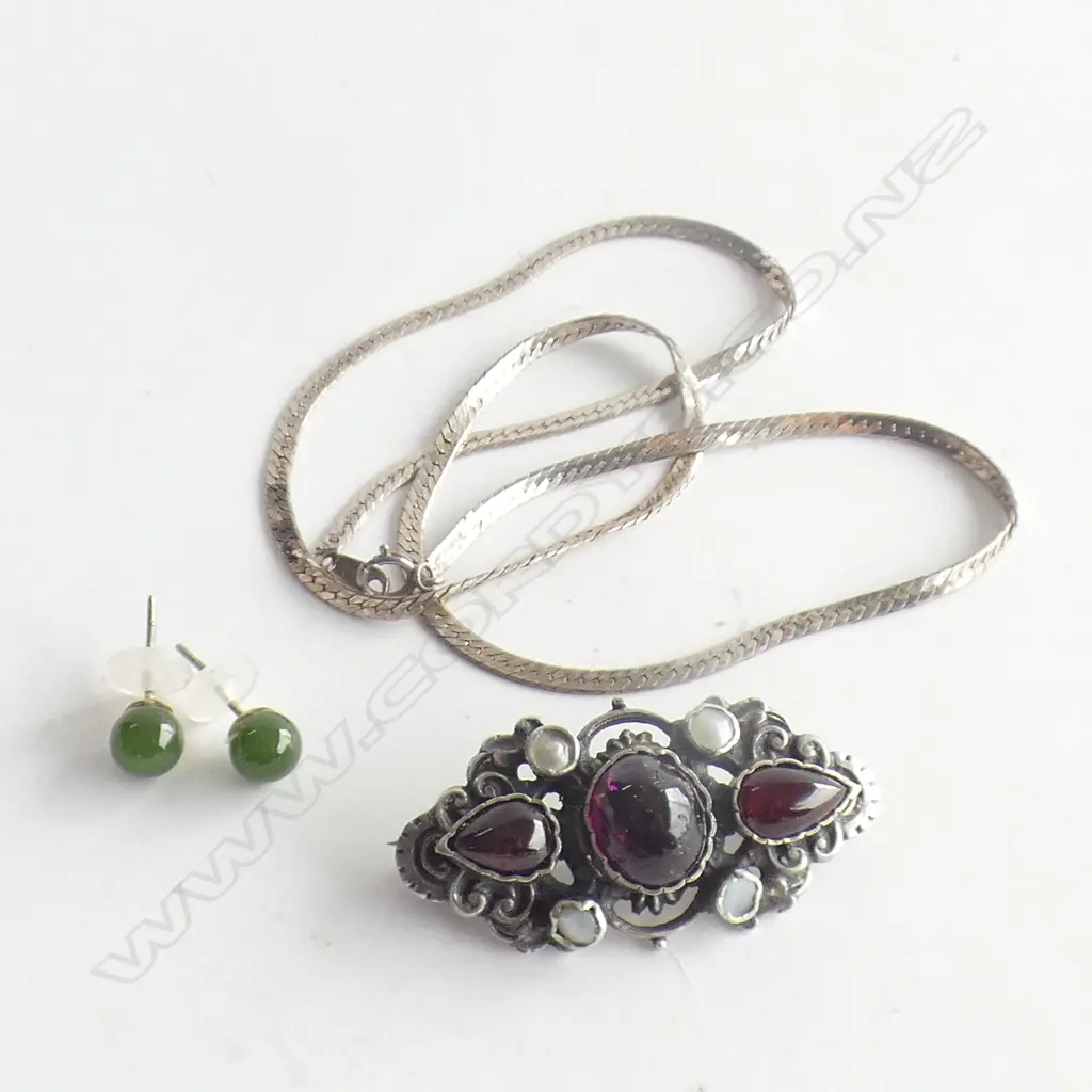 SILVER BROOCH/CHAIN/PAIR POUNAMU STUD EARRINGS Image 1++