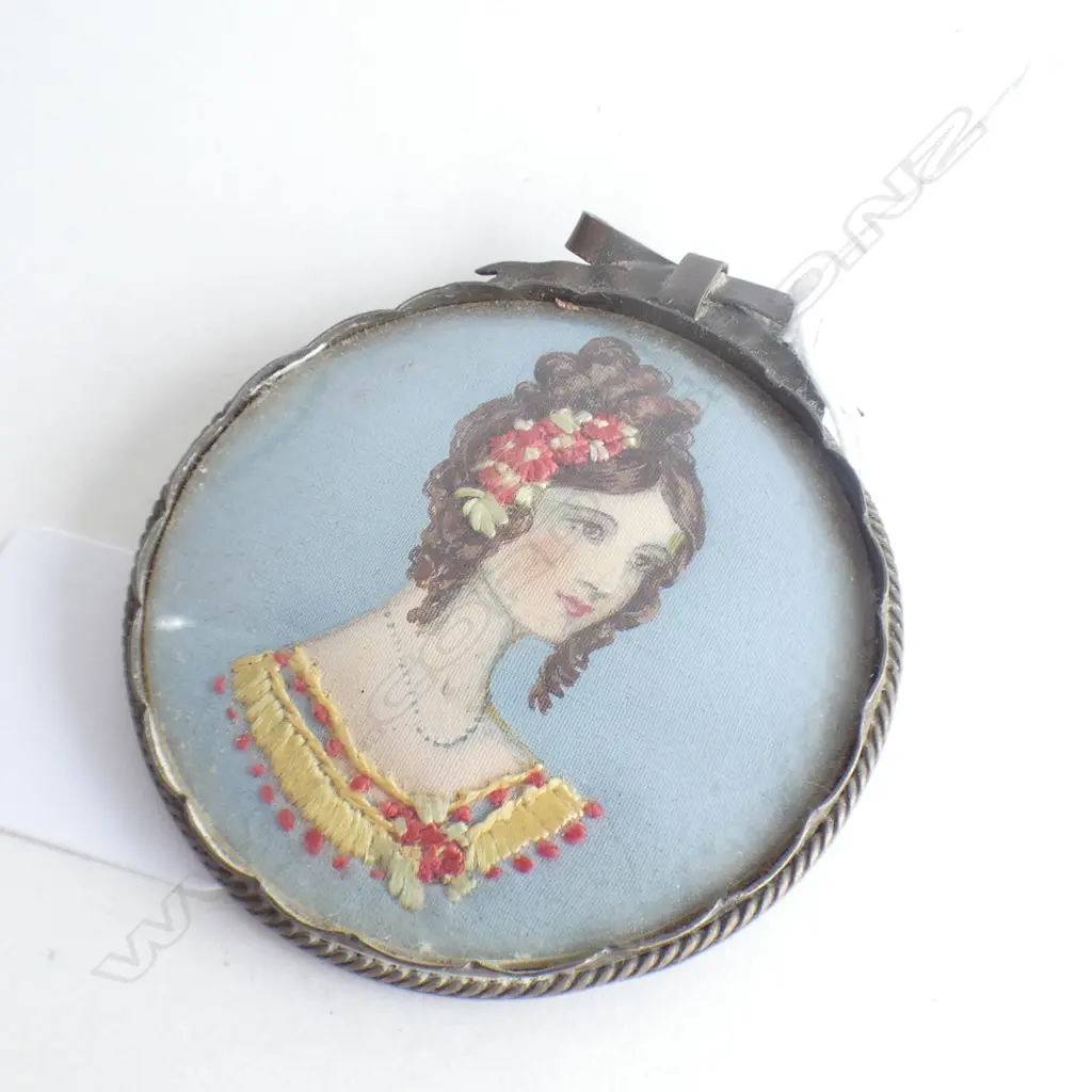 VINTAGE PORTRAIT MINATURE SILVER FRAME. PAINTED & ENBROIDERED H.65<< Image 1++