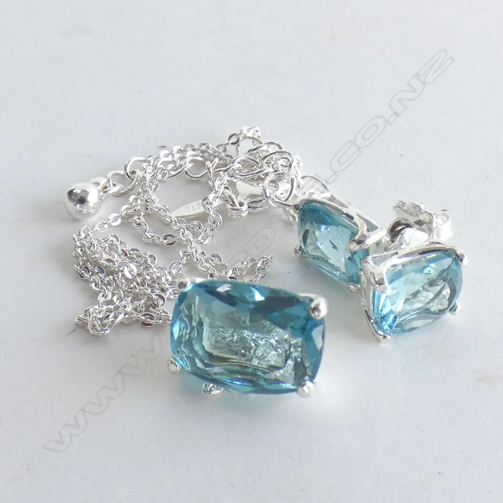3 PC SET BLUE STONE PENDANT & CHAIN (200MM) & PR STUD EARRINGS Image 1++