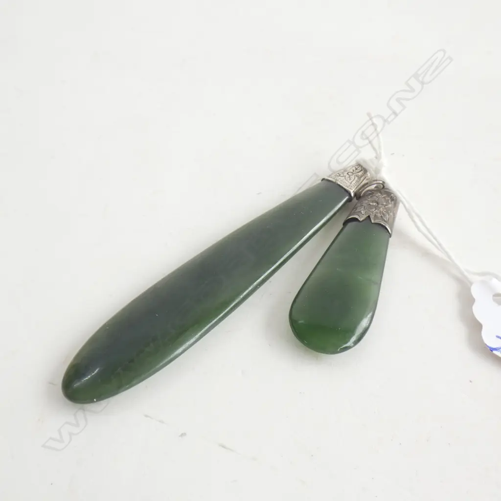2 EARLY 20thC POUNAMU PENDANTS ENGRAVED SILVER MOUNTS L.80 & 45mm Image 1++