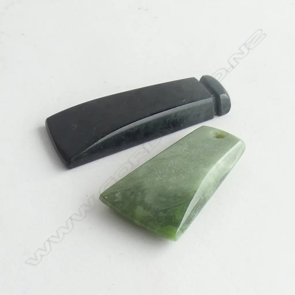 2 SMALL GREENSTONE TOKI (LARGEST L.55mm) Image 1++
