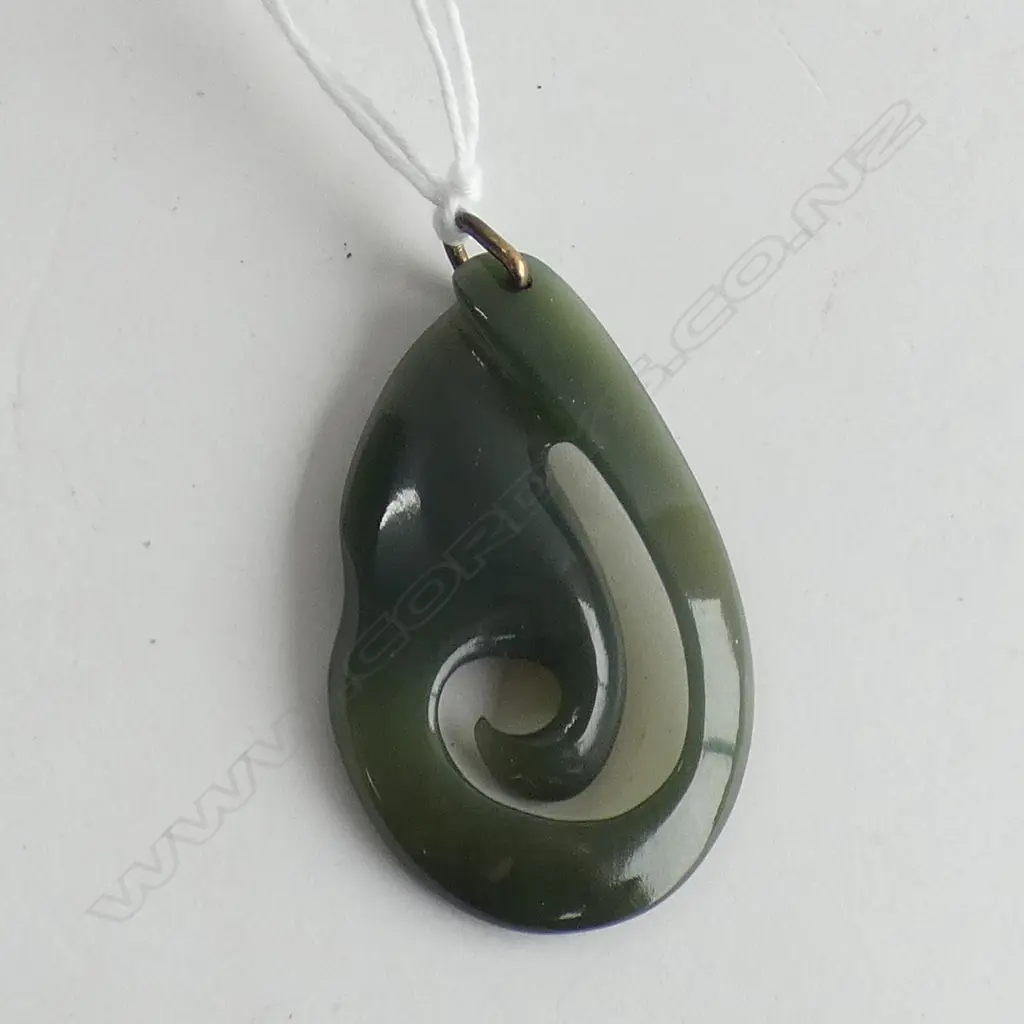 NZ POUNAMU SCROLL PENDANT 9CT RING H.50mm Image 1++