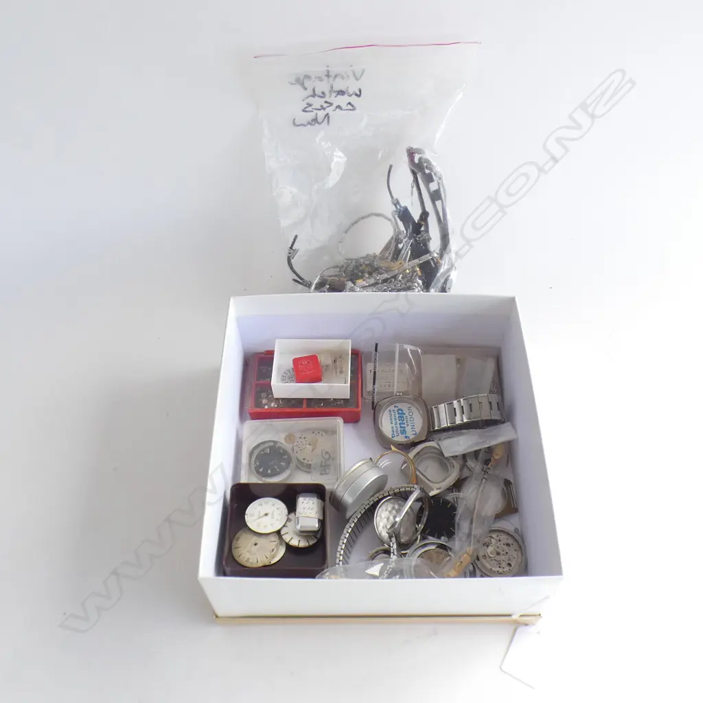 BOX LOT ASST. VINTAGE WATCH PARTS & BAG OF STRAPS Image 1++