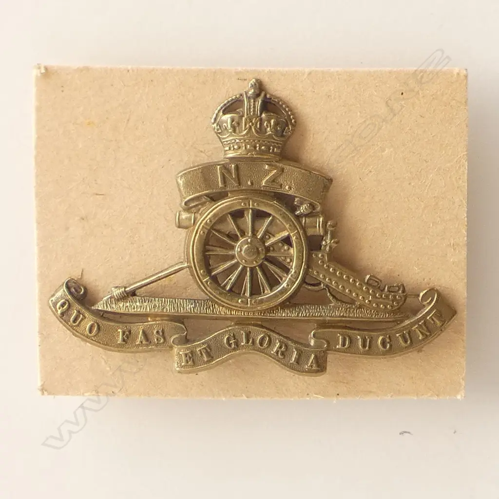 ROYAL NZ ARTILLERY CAP BADGE QC Image 1++