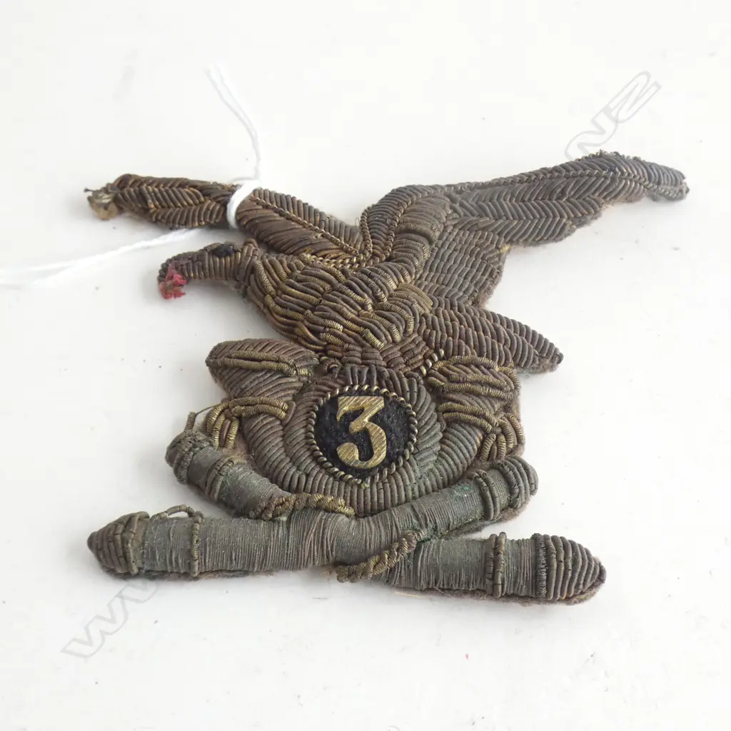 ANTIQUE GILT THREAD MILITARY BADGE Image 1++