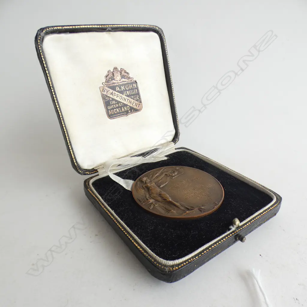 Kohn presented A & P assoc. 1932 bronze medallion Image 1++