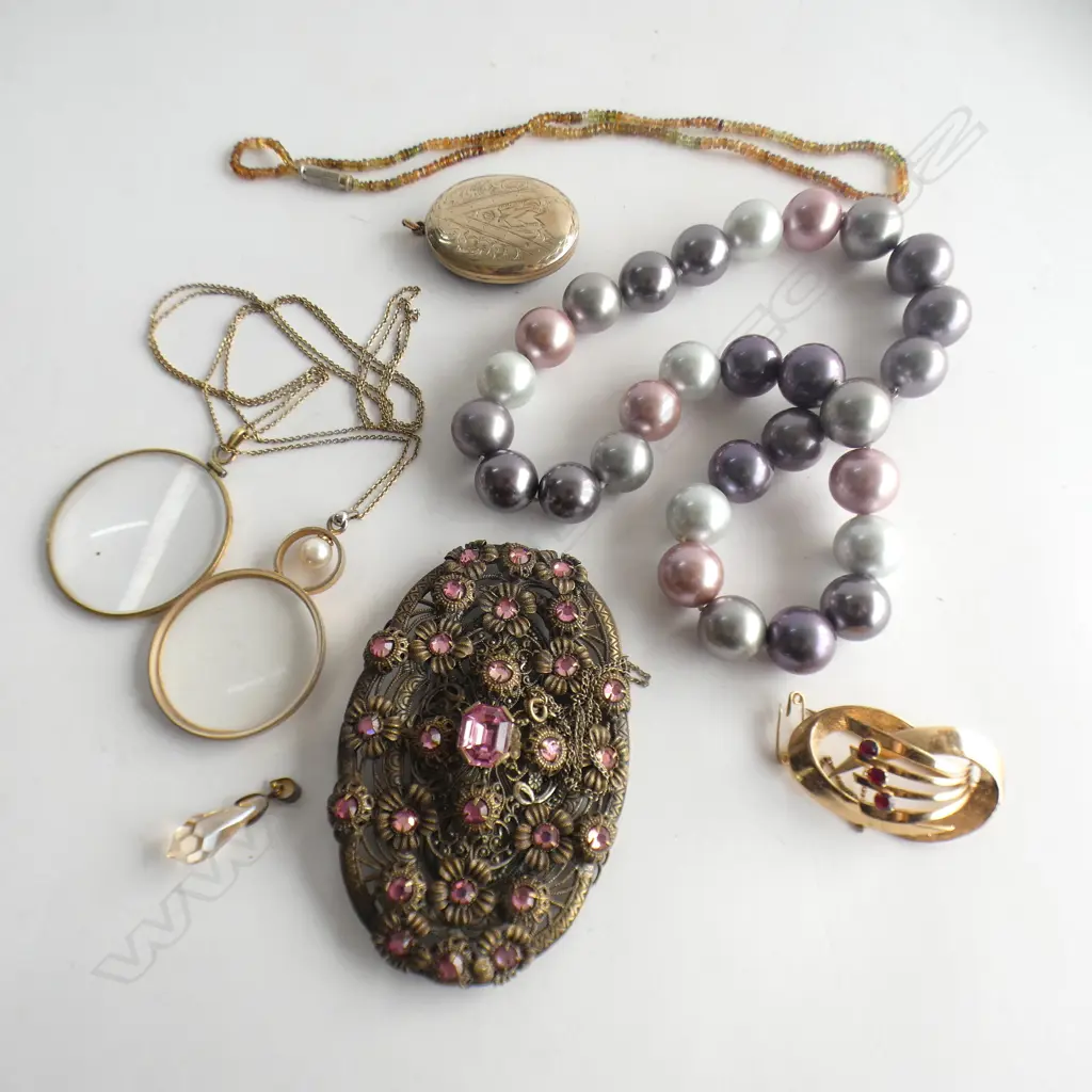 BAG OF COSTUME JEWELLERY Image 1++