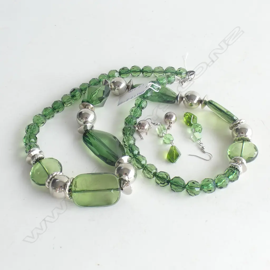 GREEN GLASS & SILVER TONE BEAD NECKLACE W 2 PR DROP EARRINGS; 1 PR GREEN GLASS & 1 PR SILVER TONE Image 1++