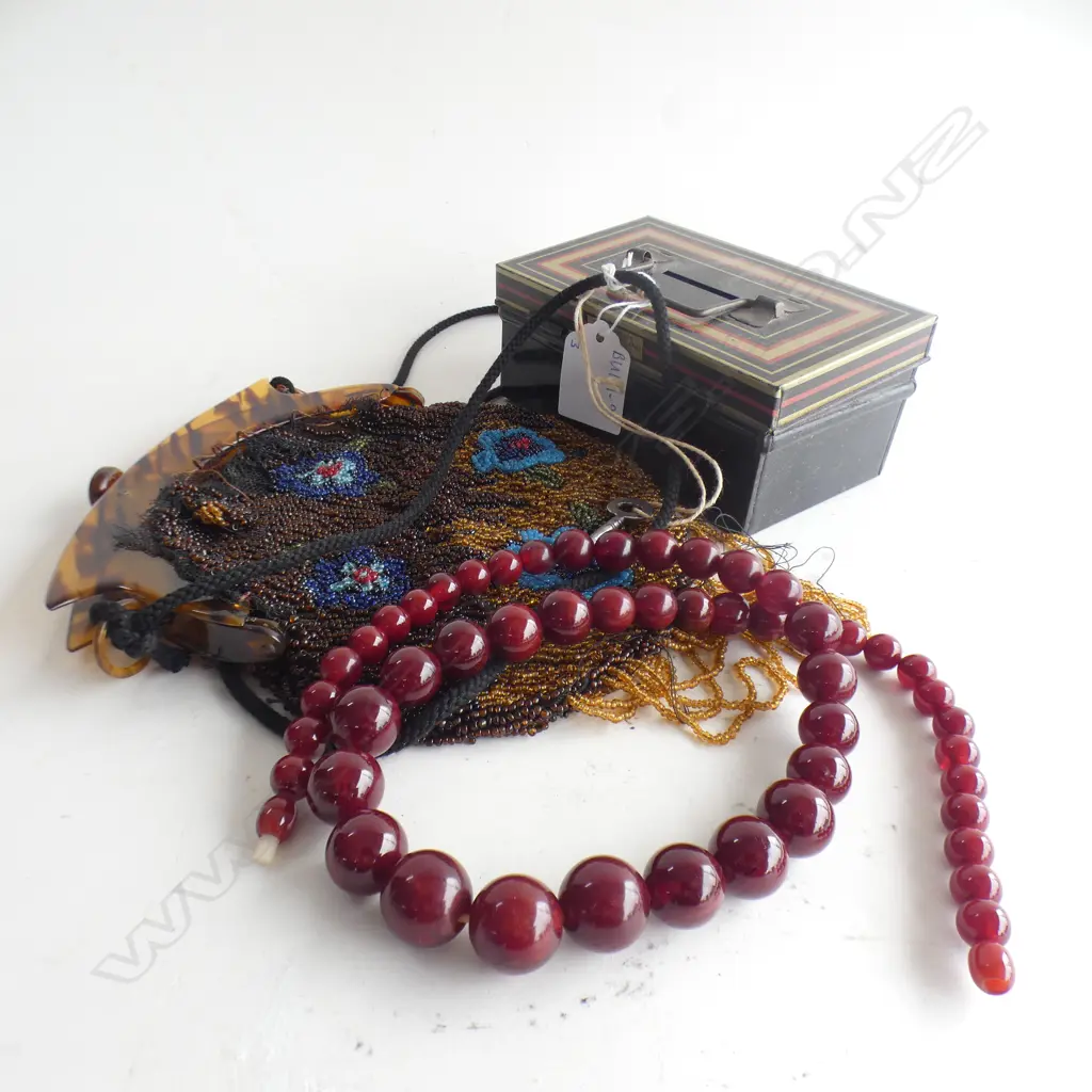 SMALL CASH BOX/BAKELITE BEAD NECKLACE/DECO BEAD BAG Image 1++