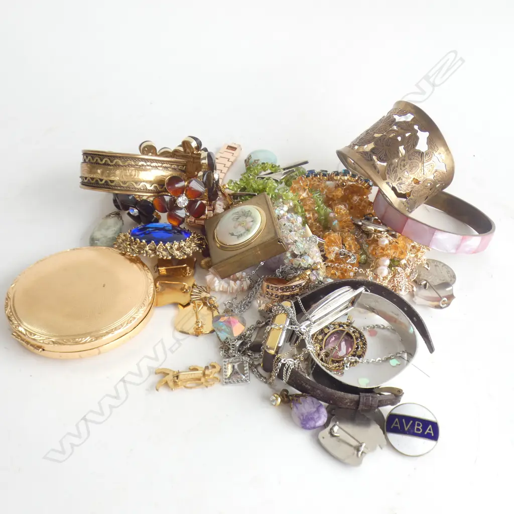 ASST. COSTUME JEWELLERY Image 1++