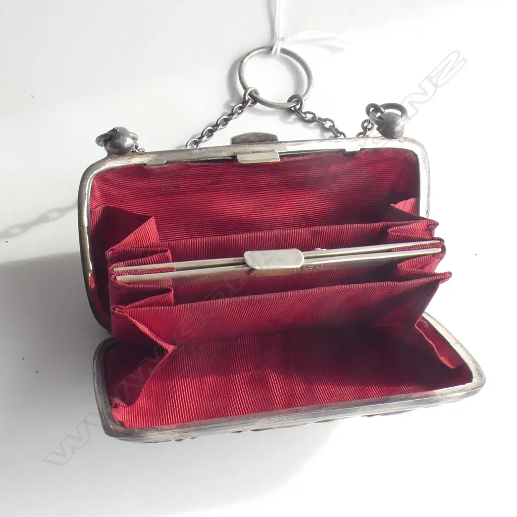 1900 BIRMINGHAM SILVER PURSE ENBOSSED FRENCH STYLE  ring chain handle Image 1++
