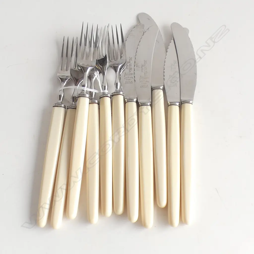 12 PCE IVORINE 'BONE' HANDLED CUTLERY SET Image 1++