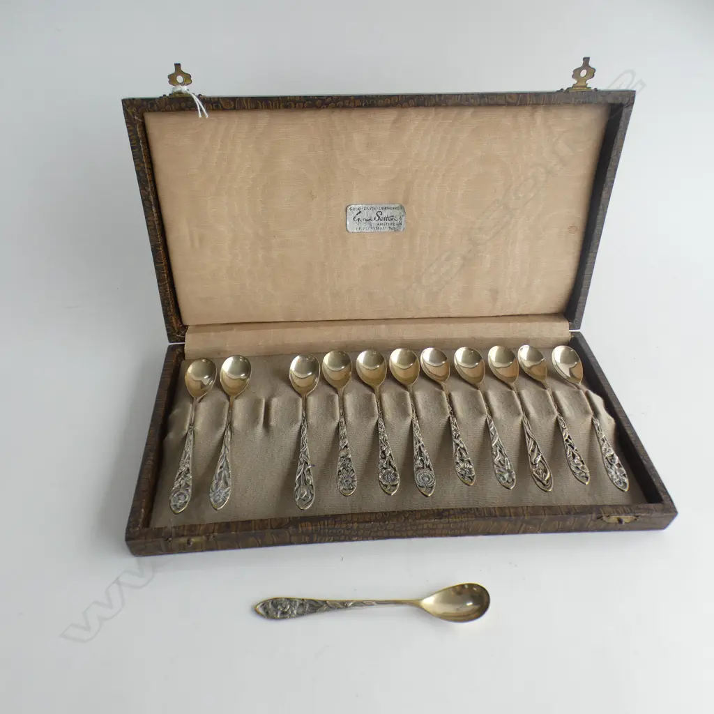 12 DUTCH SILVER TEASPOONS, CASED 131 GRAMS Image 1++