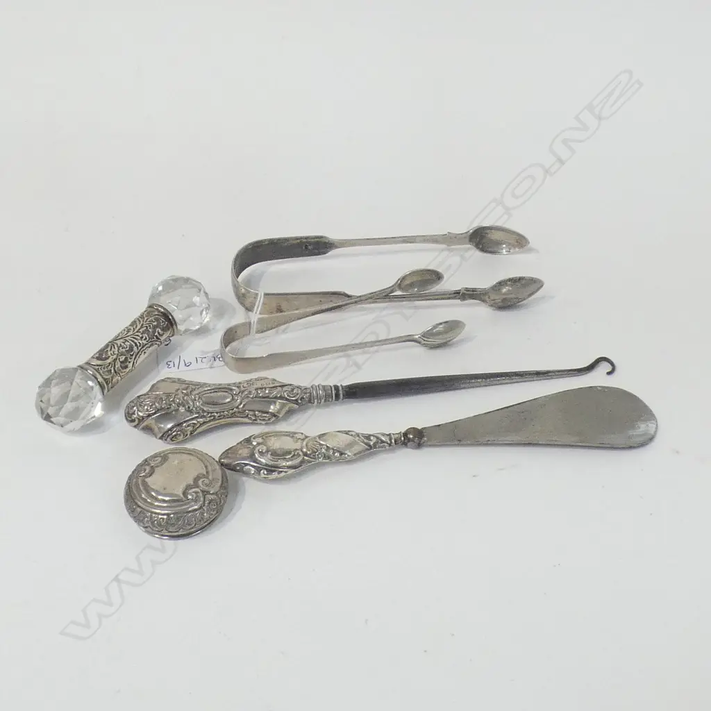 6 PCES HALLMARKED STG SILVER; SHOE HORN, BUTTON HOOK, KNIFE REST, 2 SUGAR TONGS + LID Image 1++