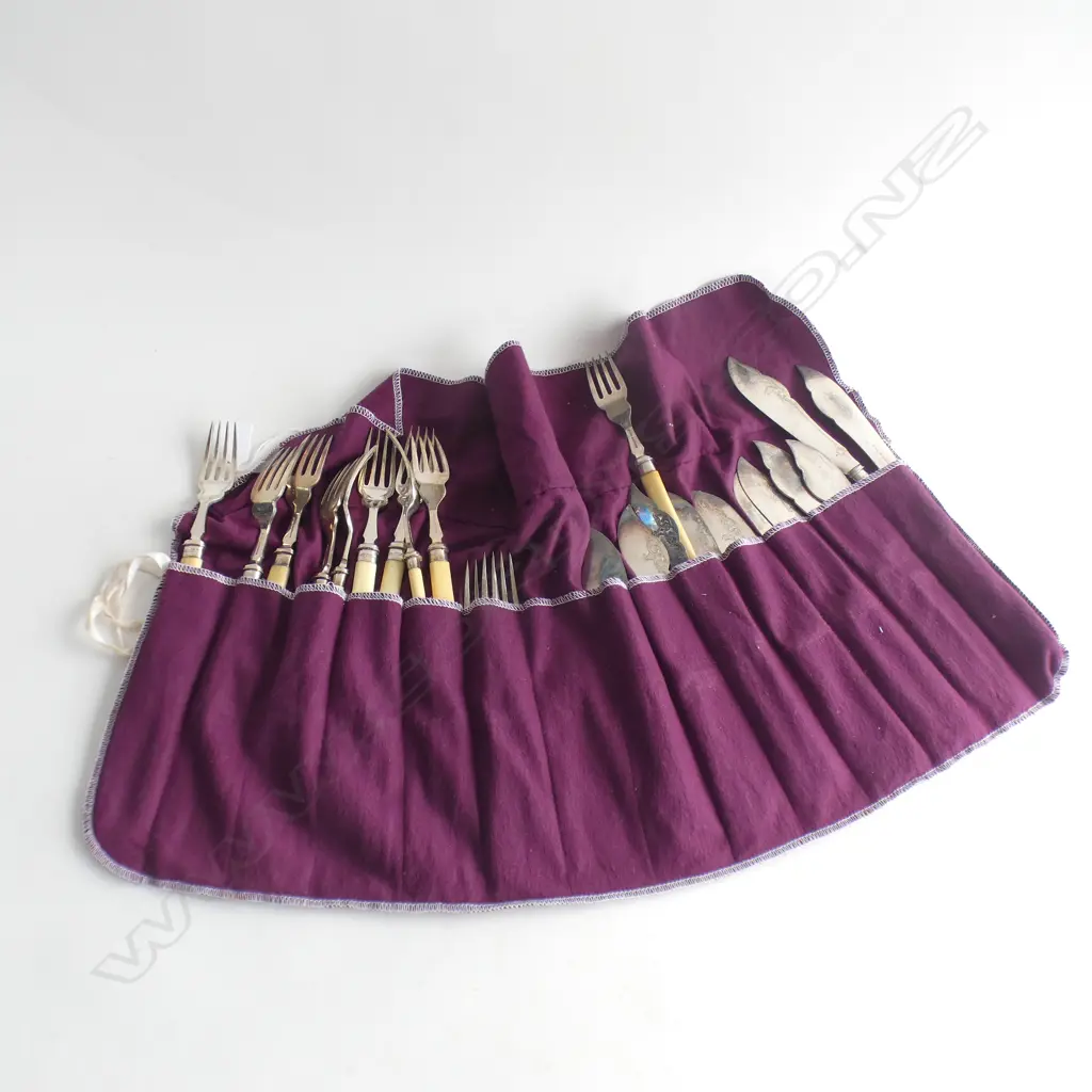 24 PCE STG TRIMMED FISH SET IN PURPLE CLOTH BAG Image 1++