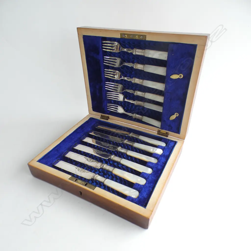 (20491) OAK CASED 6 PERSON S/PLATE FRUIT SET KNIVES & FORKS Image 1++