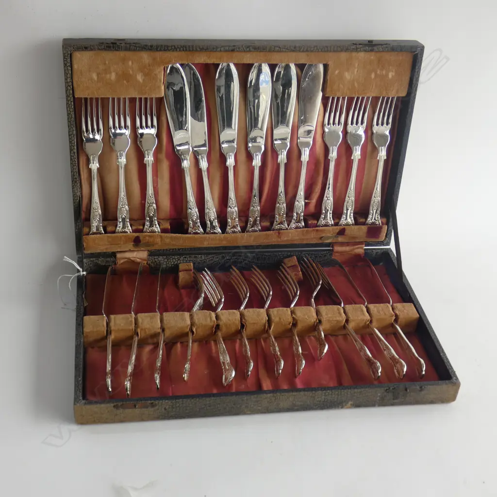 SET 24 SILVER PLATE FISH KNIVES & FORKS, CASED Image 1++
