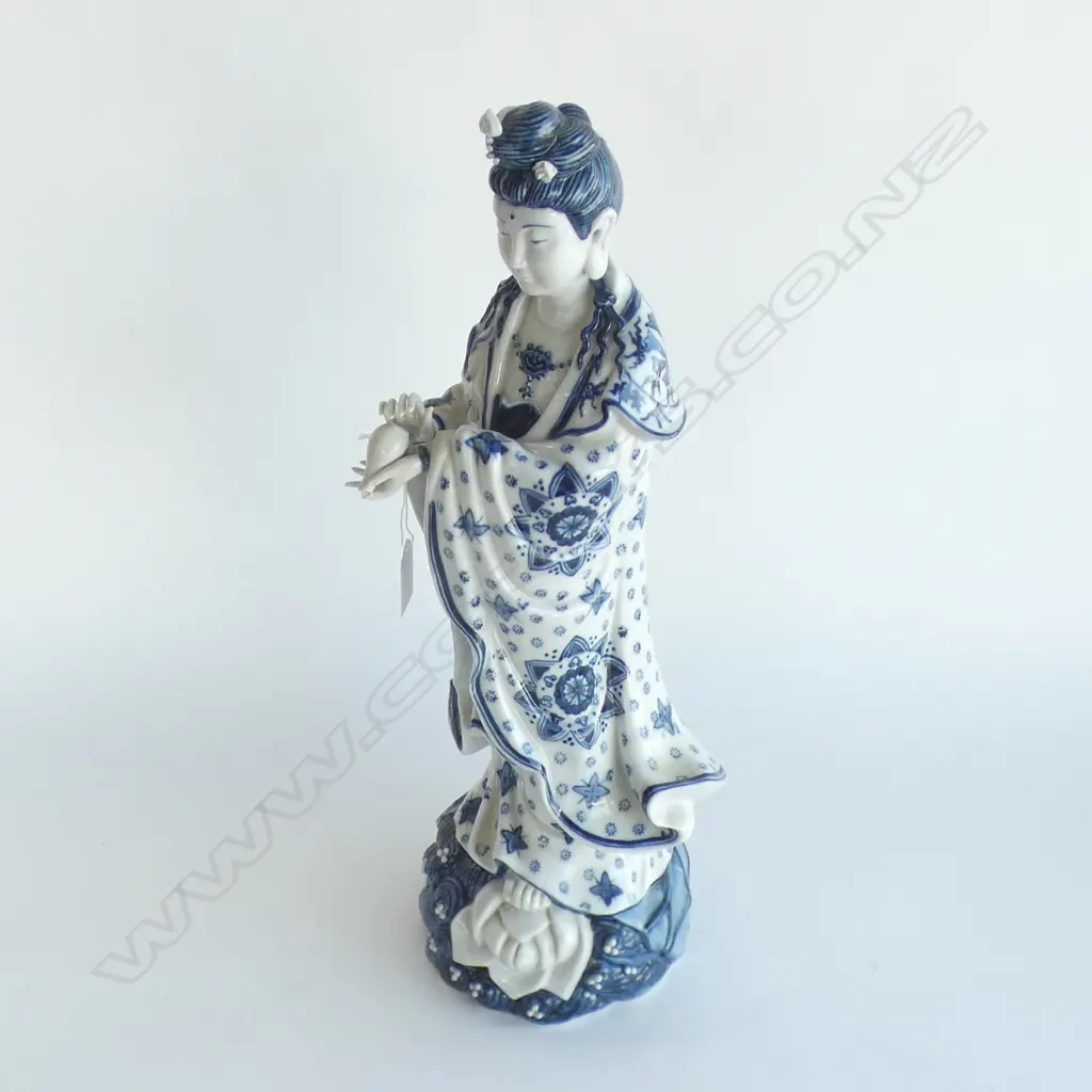 B/W CERAMIC QUAN YIN FIGURE H.455mm loss to hand Image 1++