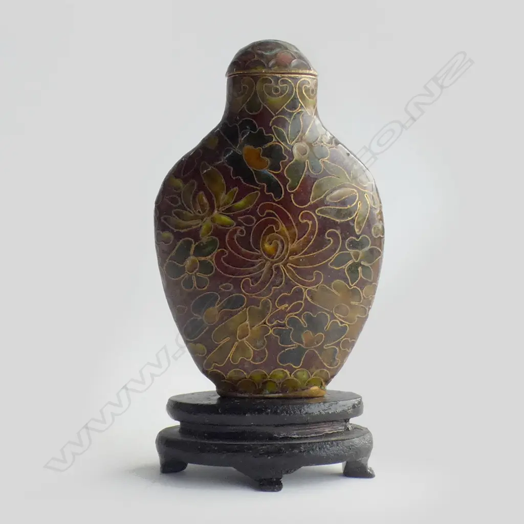 ORIENTAL CLOISONNE SNUFF BOTTLE ON STAND Image 1++