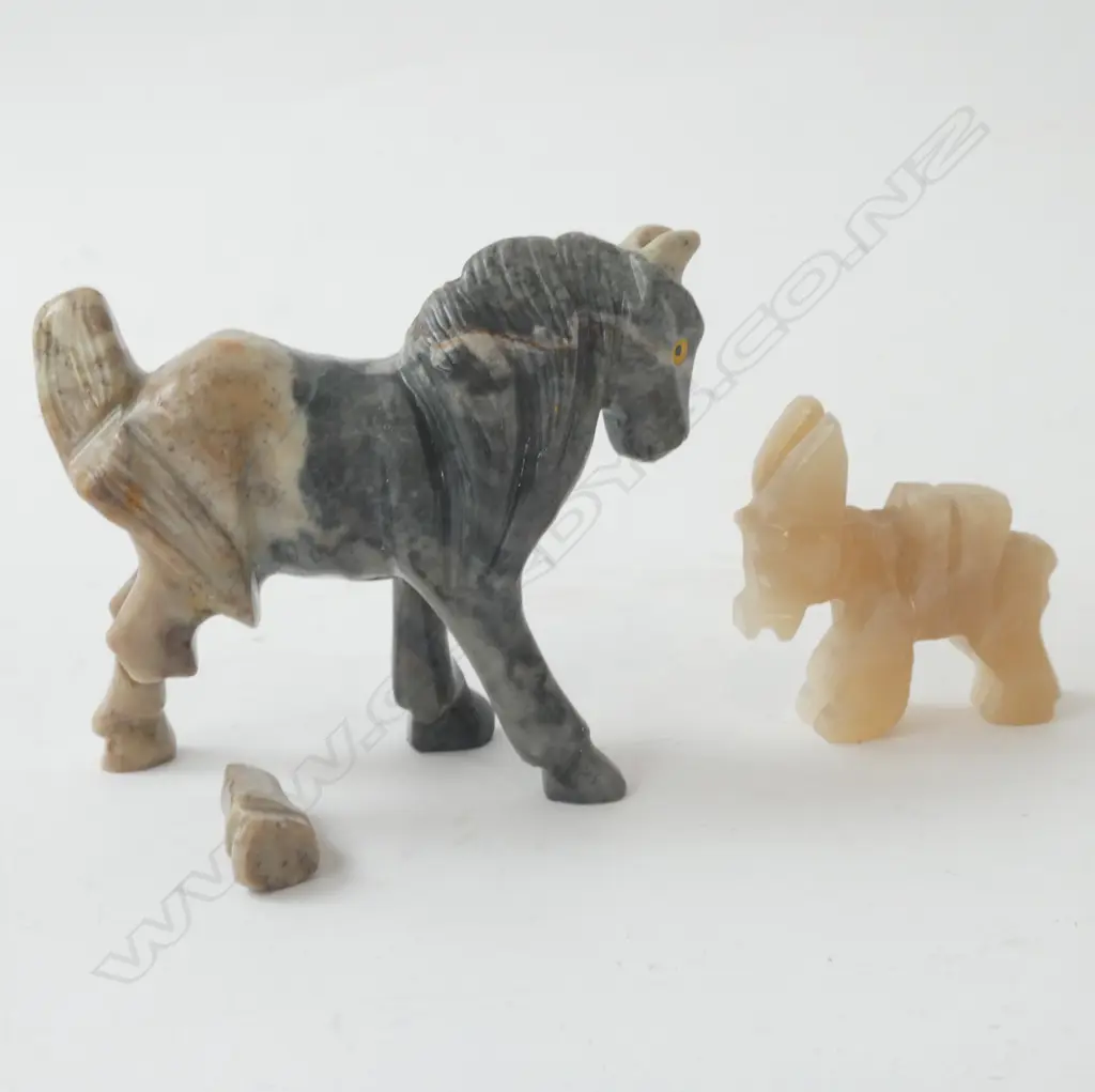 MINIATURE ONXY MARBLE DONKEY L 42MM + BOTSWANA ACHAT HORSE FIGURE (A/F) L 80MM) Image 1++