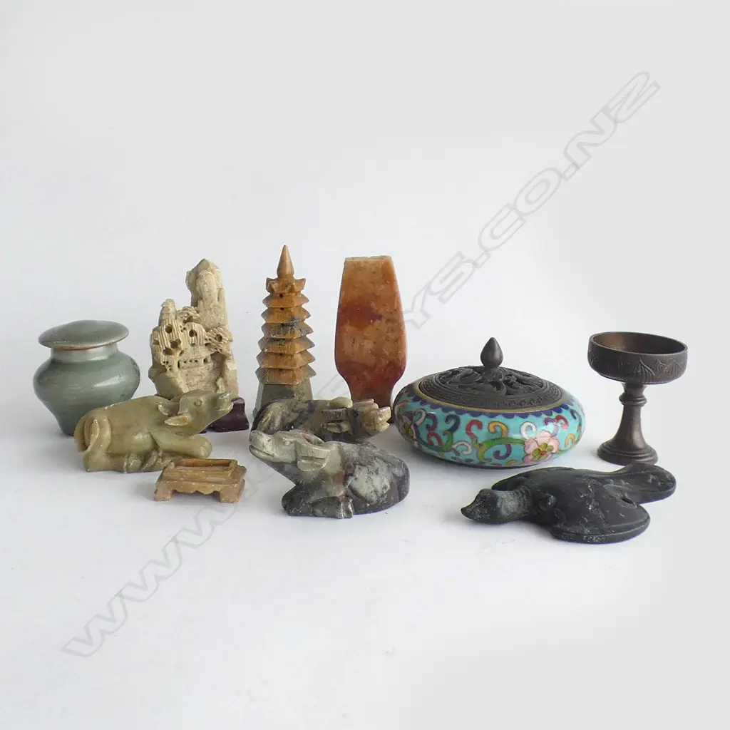 10 SML ORIENTAL PCES; 7 PCES CARVED SOAP STONE, 2x LIDDED COINTAINERS; CLOISONNE & CELADON + BEAKER H.60mm Image 1++