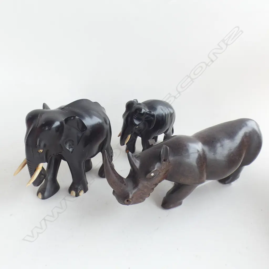 2 ELEPHANTS BONE TUSKS + RHINOCERUS AF LOSS TO ONE EAR Image 1++