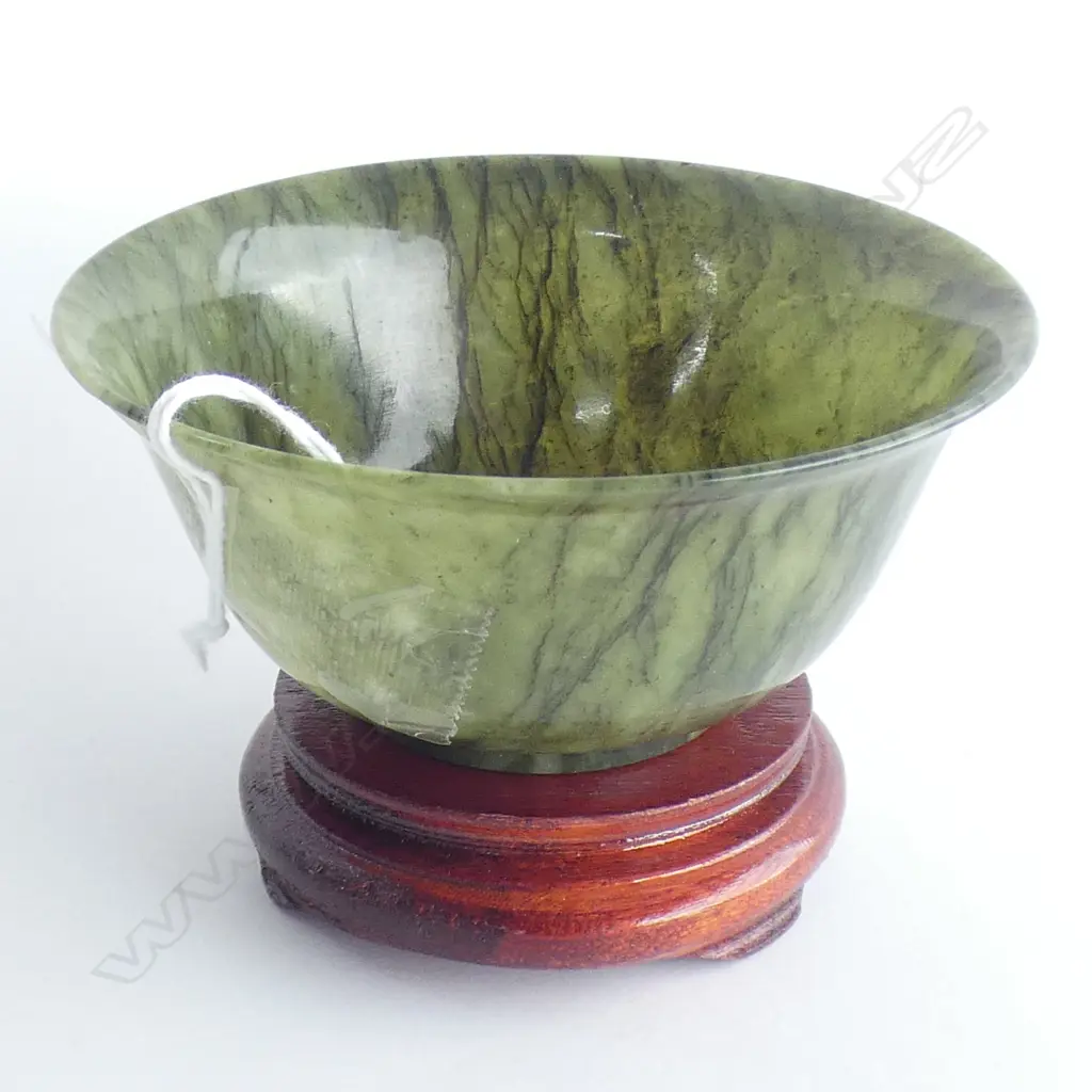 CHINESE SPINACH JADE BOWL ON STAND 100mm dia Image 1++