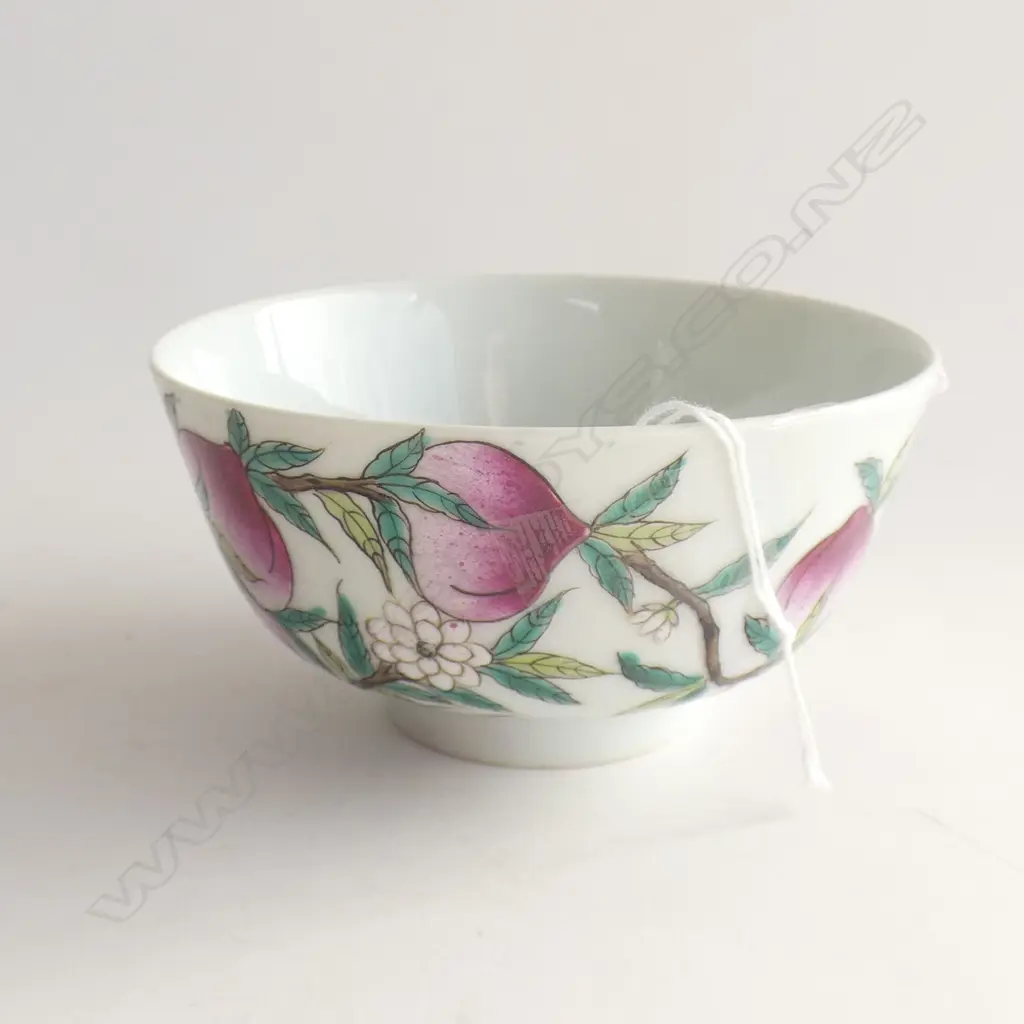 CHINESE FAMILLE ROSE PEACH BOWL 115mm dia Image 1++
