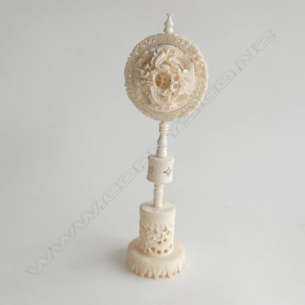 IVORY? PUZZLE BALL H. 205mm Image 1++