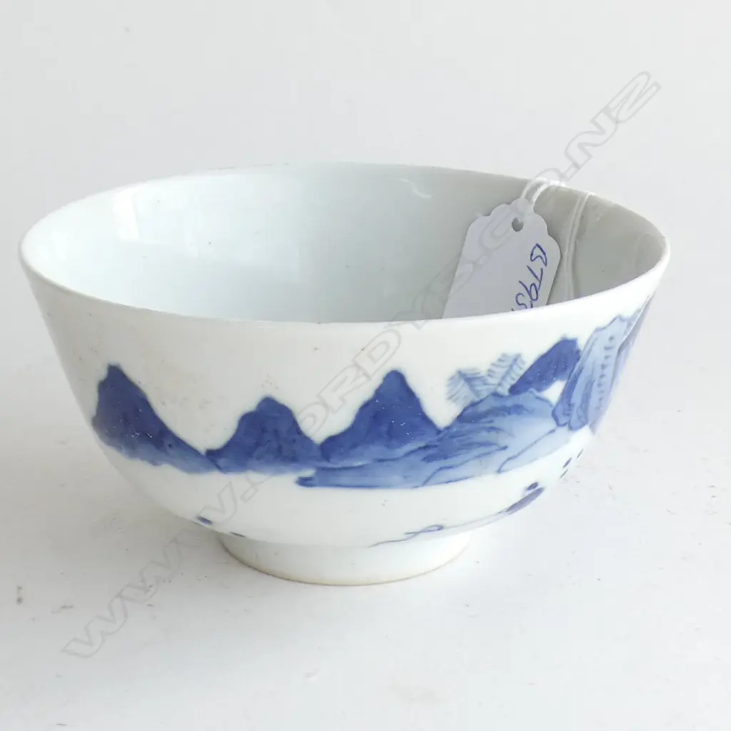 A variation of a previous underglaze blue decorated bowl, Image 1++