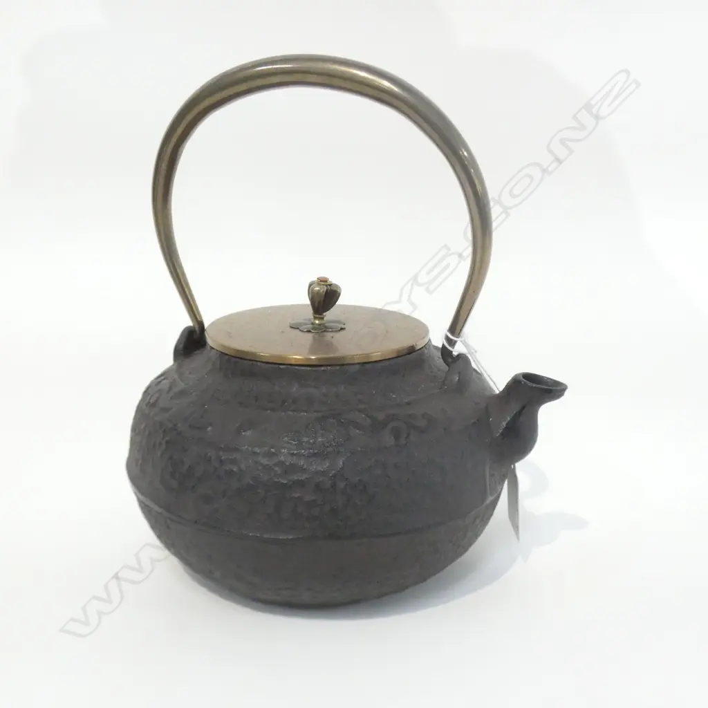 JAPANESE IRON TEAPOT H 230MM Image 1++