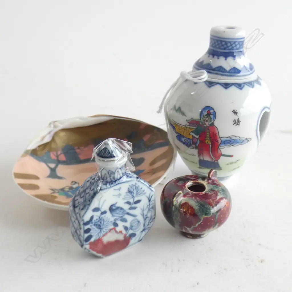 3 ORIENTAL SNUFF BOTTLES + SHELL Image 1++