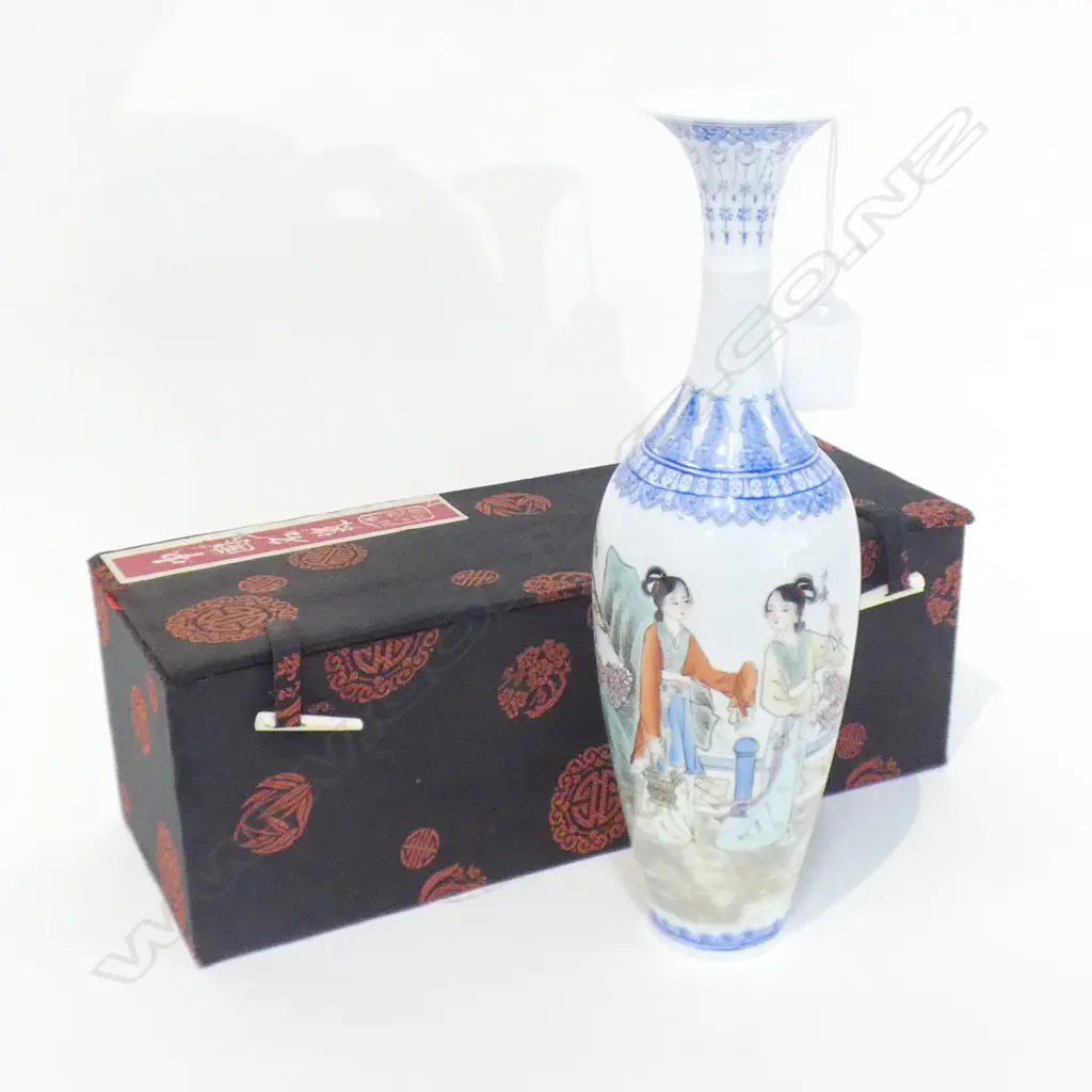 CHINESE EGG SHELL VASE H 270MM Image 1++