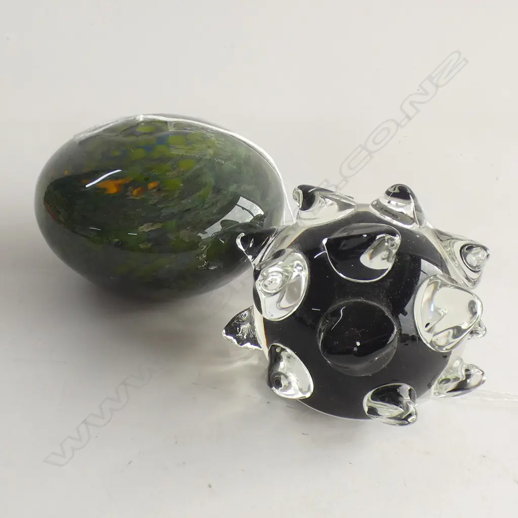 2 ART GLASS PAPERWEIGHTS; GARY NASH 2000 100mm dia + OTHER SIGNED 'KB 2010'  Image 1++