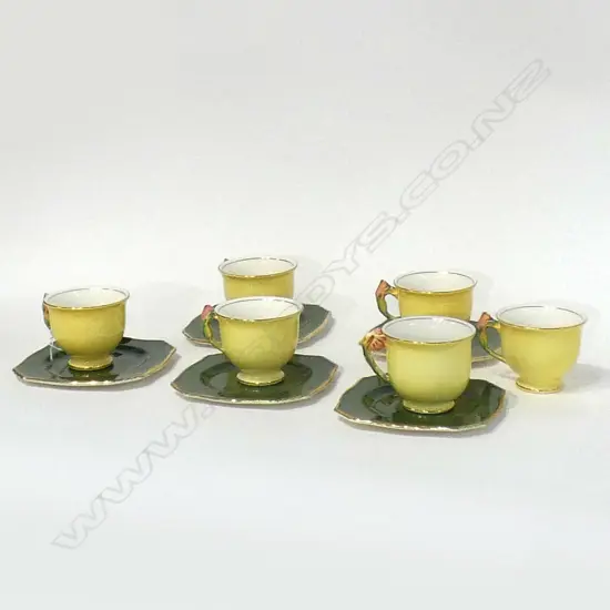 6 ROYAL WINTON CUPS+ 5 PLATES (1 HANDLE CHIPPED)